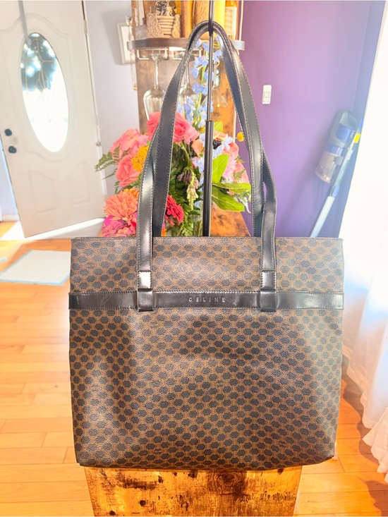 Celine Handbags - Celine Triumph Tote EUC! GORGEOUS!